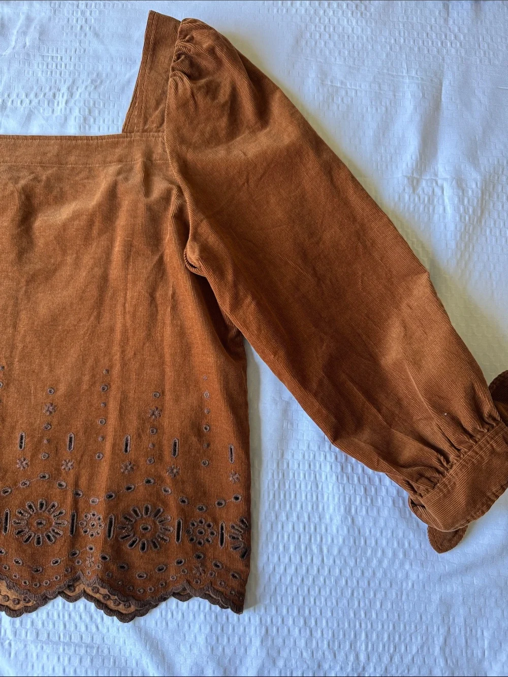 Madewell  Embroidered Eyelet Corduroy Tie-Sleeve Top. 100 % cotton!!✨